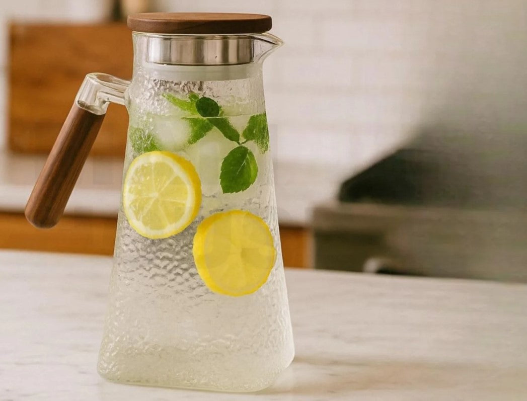 High Quality 2L Glass Pitcher w Wood Handle and Cover