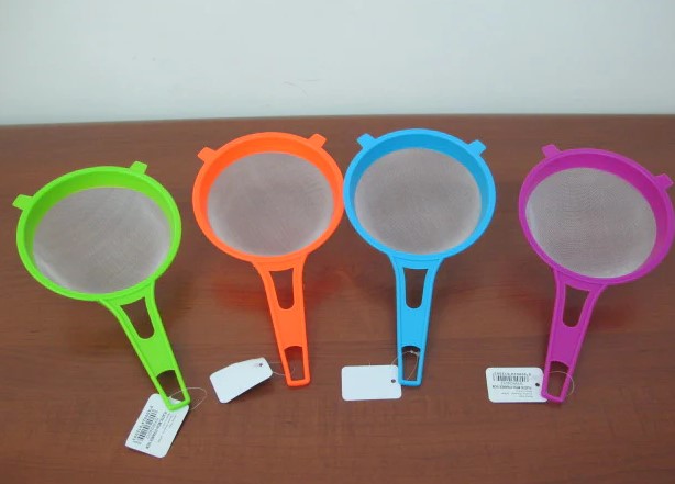 Plastic Mesh Strainer 16 cm