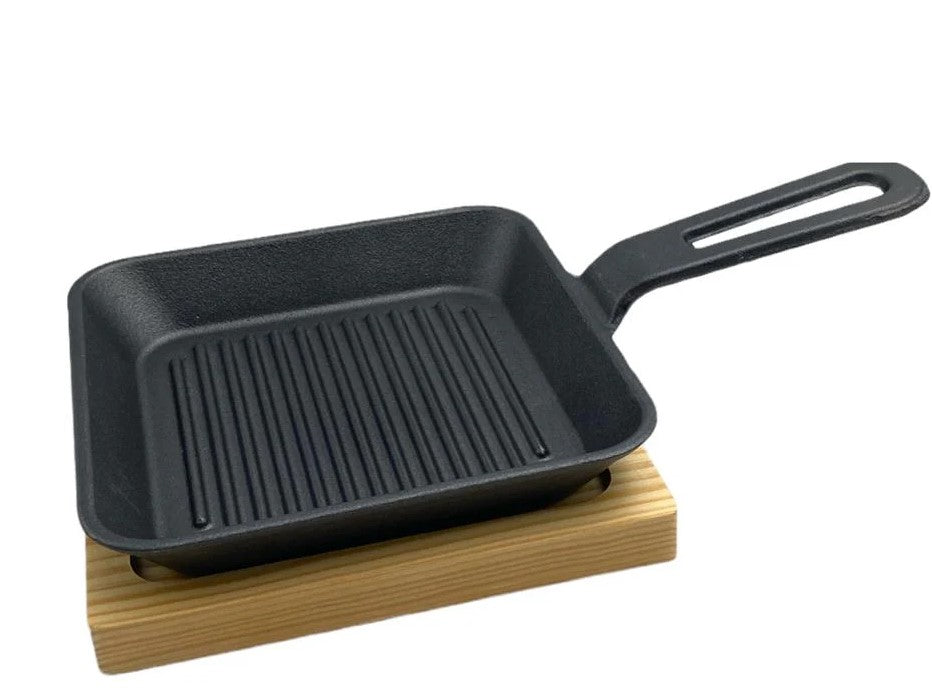Cast iron squared sizzling platter with wooden board