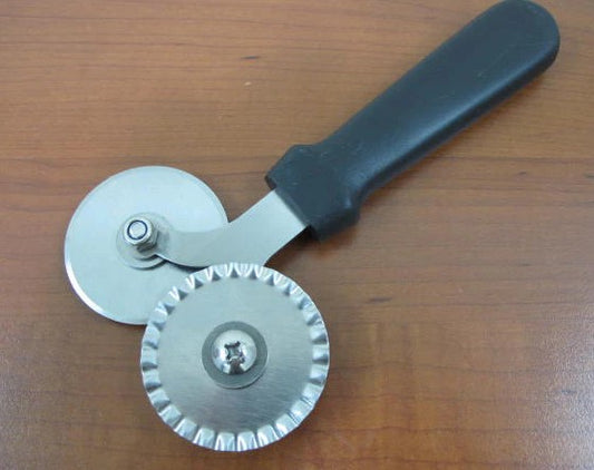 Pizza Slicer With 2 Wheels