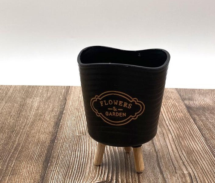 Mini Flower Pot with Small Wodden Feet