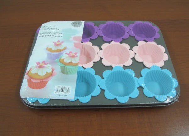 12 Serves Muffin Pan with Flower Silicone Cups